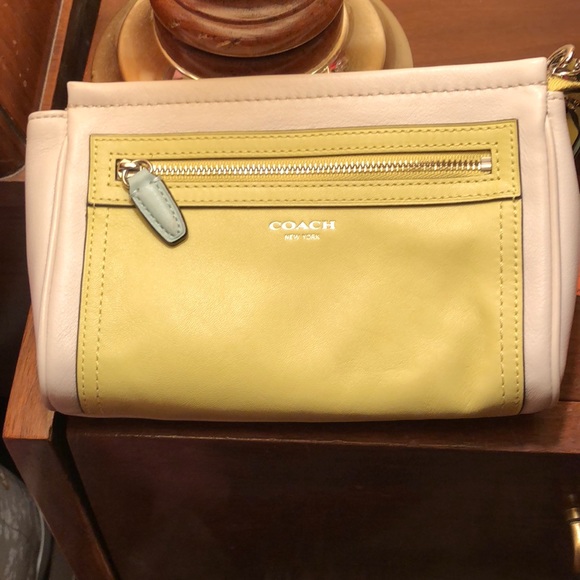 Coach Handbags - Coach wristlet